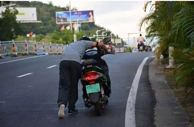 <a href='http://m.dumenyi.cn/product--1.html' target='_blank'>充電站</a>加盟