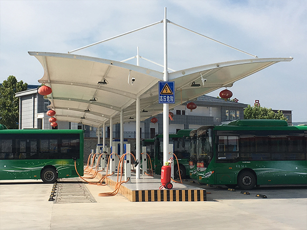 電動(dòng)汽車充電車棚